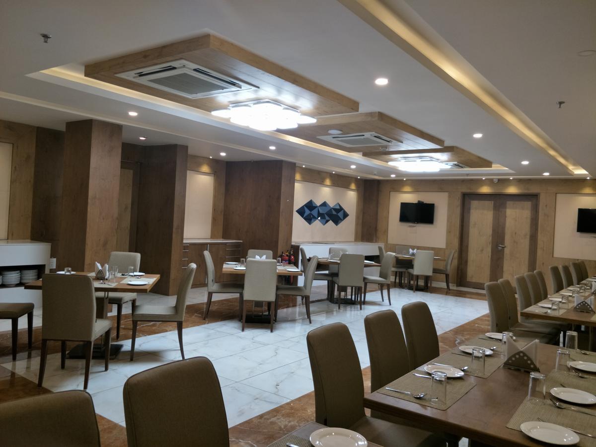 Regenta Central Somnath, Bhalpara Zewnętrze zdjęcie